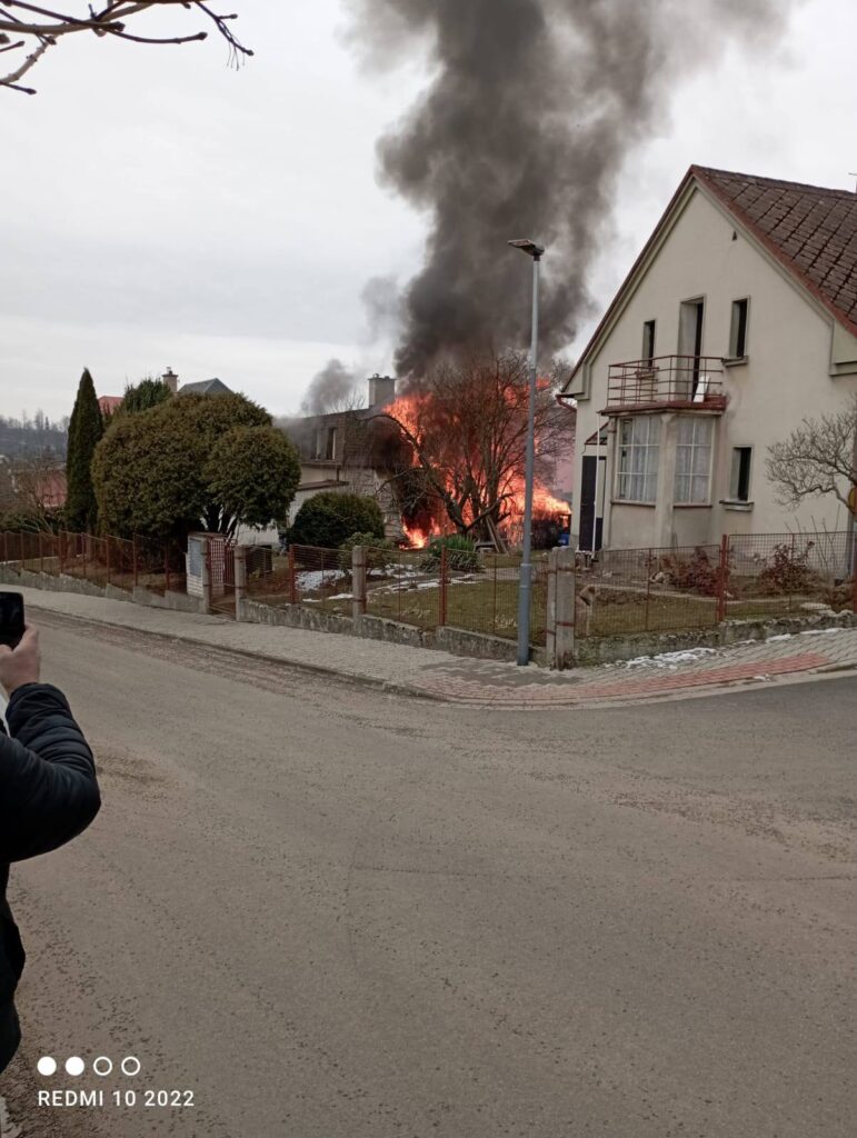 požár nízké budovy