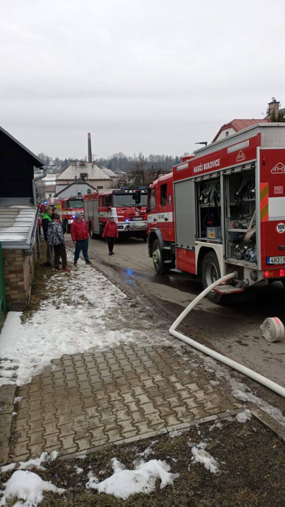 požár nízké budovy